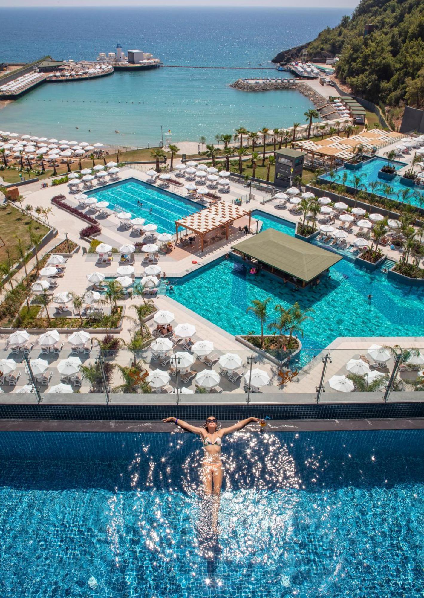Superior Swim Up Room